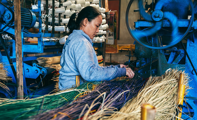 Изготовитель камышовых и соломенных матов